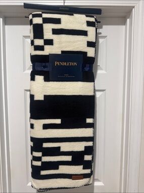 PENDLETON Sierra Berber Throw - 50"x 70"